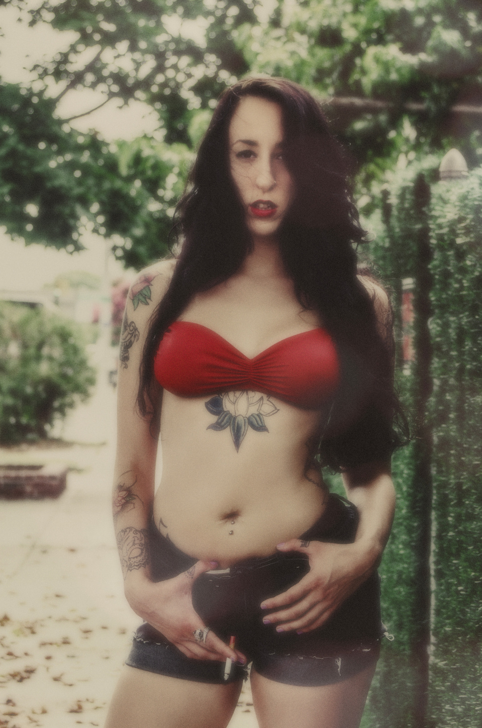 Outdoors photo session featuring a female model captured by NYC-based female photographer MFFPHOTOGRAPHY. 