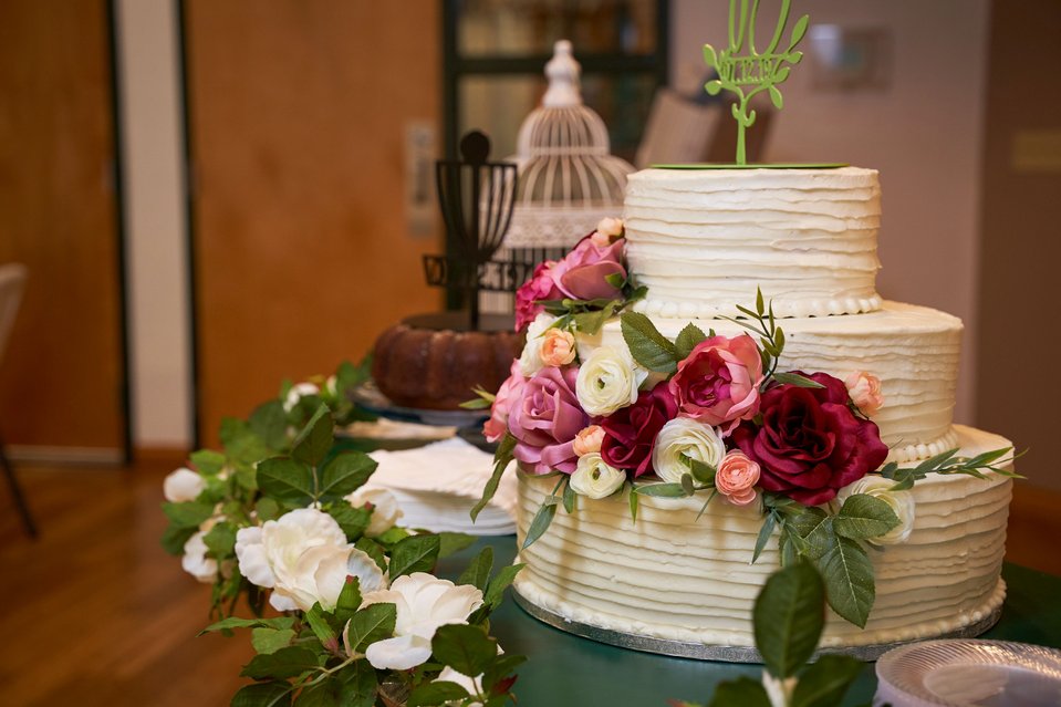 wedding cake, cake, bride and groom cake, flower cake, white cake