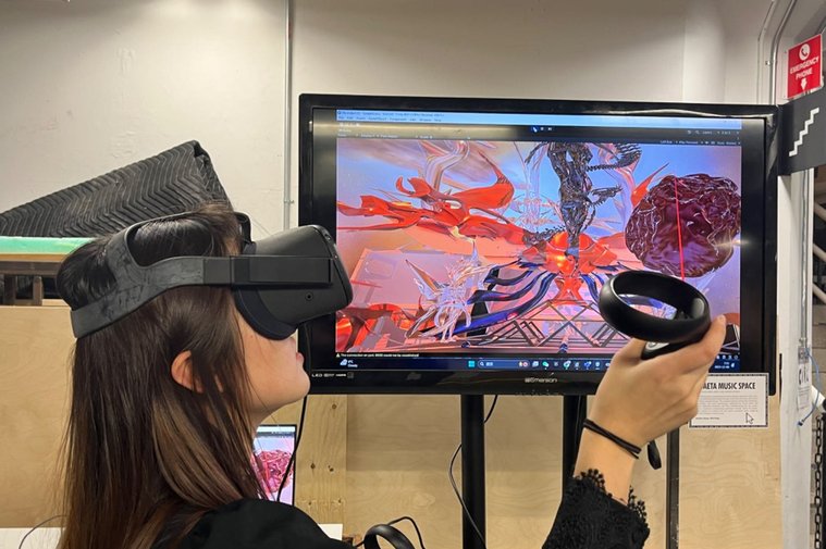 Players can interact with the elements in the VR space which can control the music by using anchors