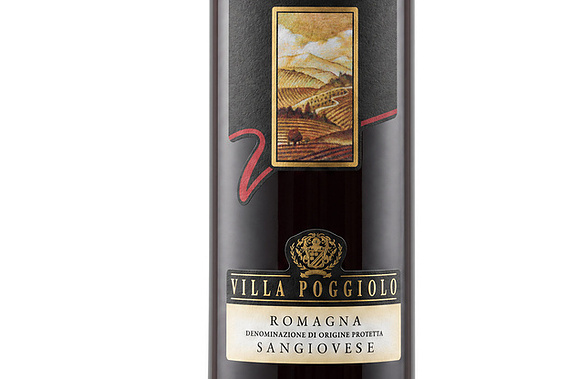 Dettaglio dell'etichetta Villa Poggiolo Romagna Sangiovese DOP, fotografata in alta risoluzione con medio formato