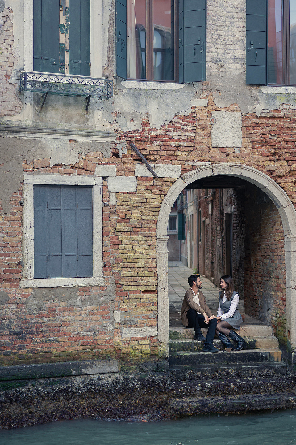 couple sitting in a nice location in Venice