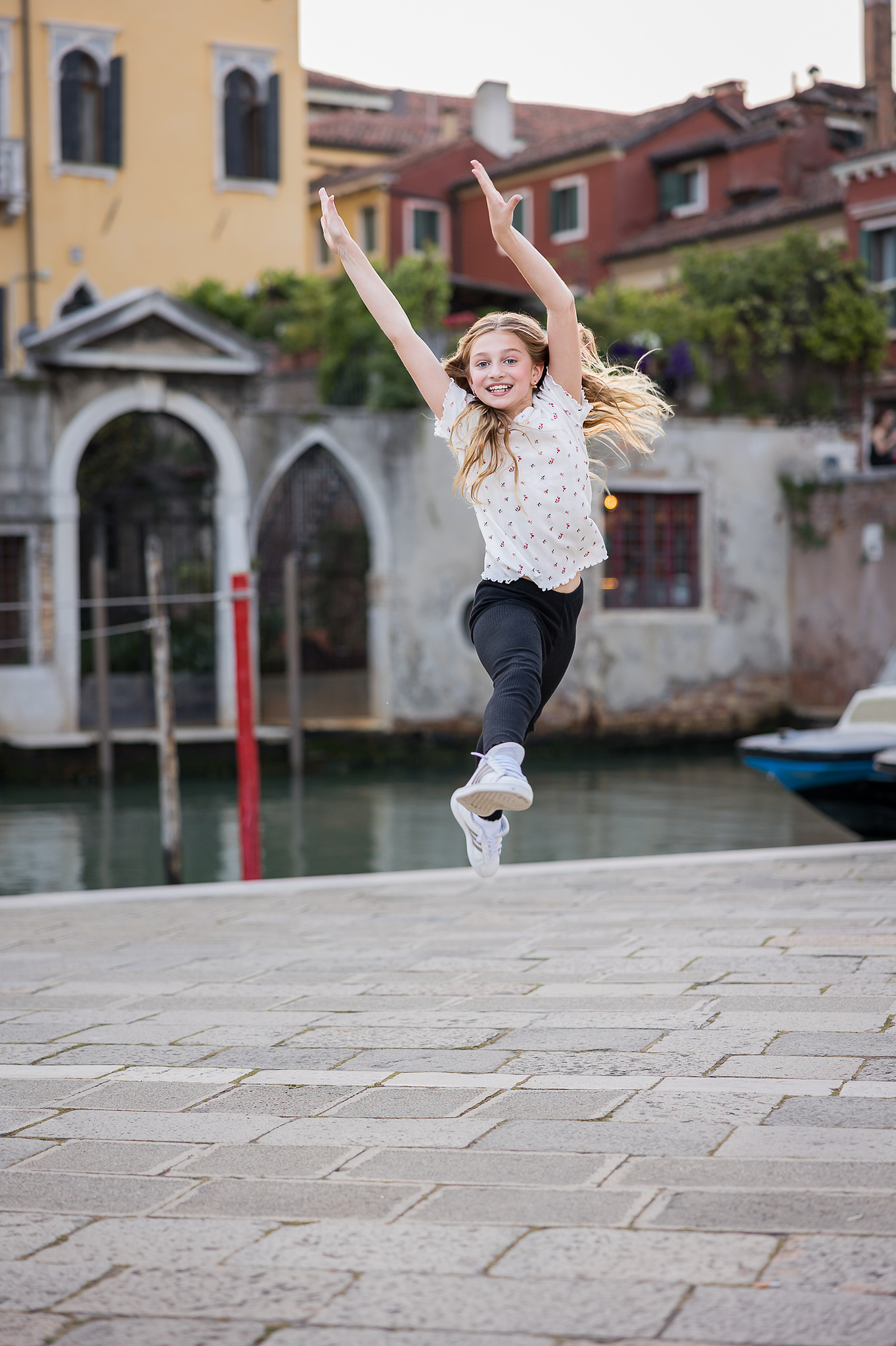 as soon as she told that she does Dance at home the idea of this picture was quite the natural