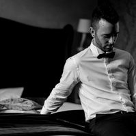 waiting for a pleasure is a pleasure by itself: groom waiting for the bride