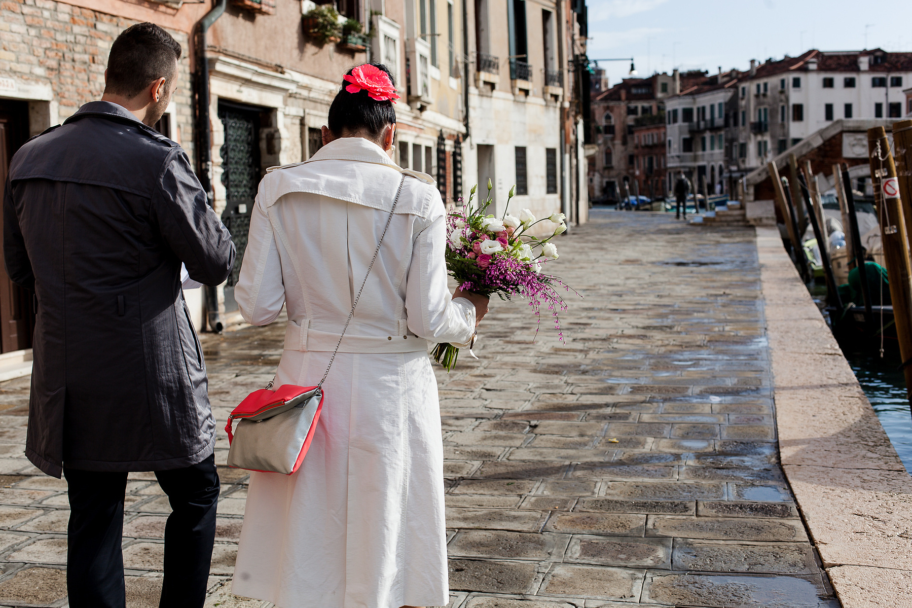 walking from Hotel Palace Carnival to vaporetto in order to reach san Zaccaria 
