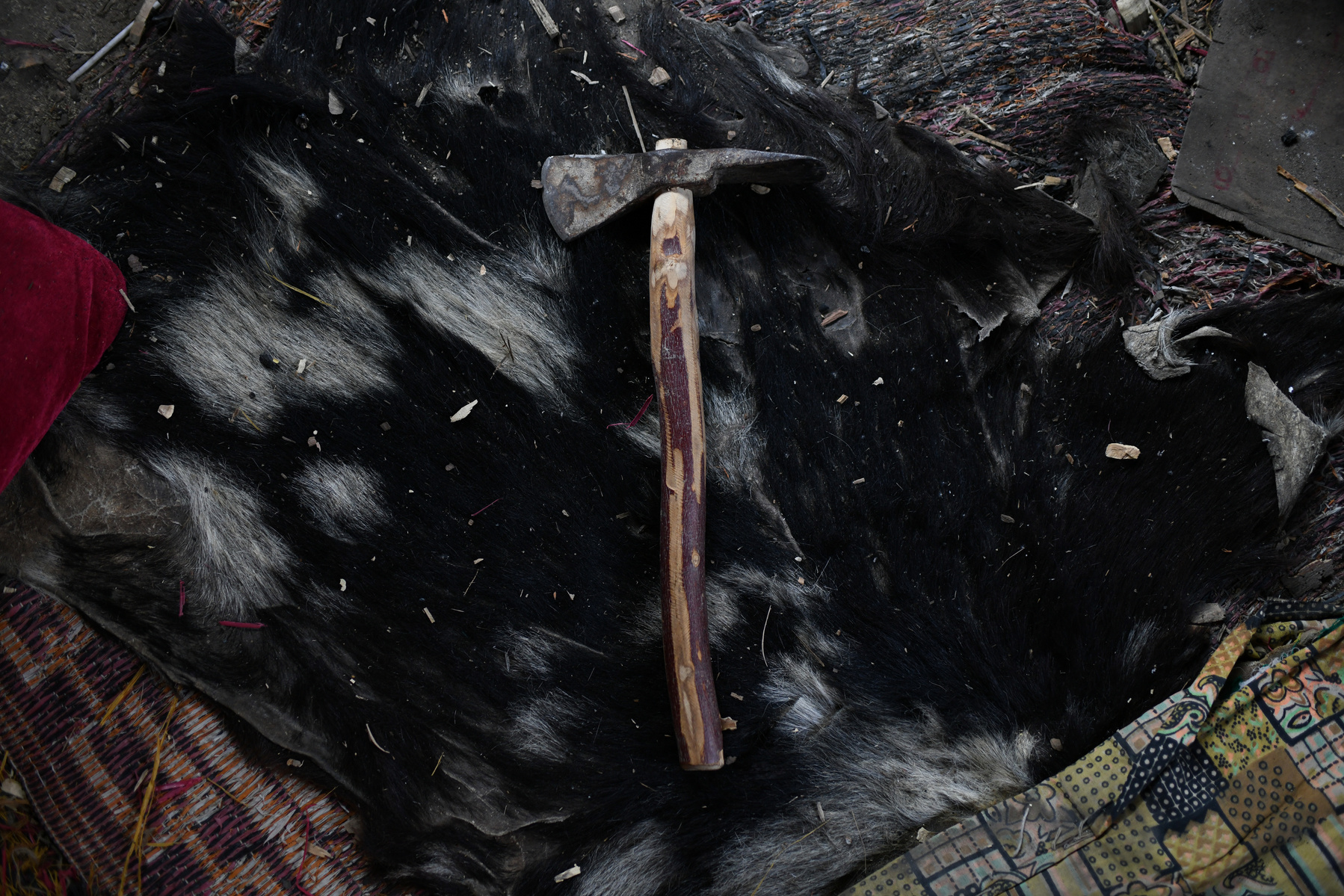 A handmade tool used for cutting and shaping stone, produced from scrap metal and the branch of an olive tree.