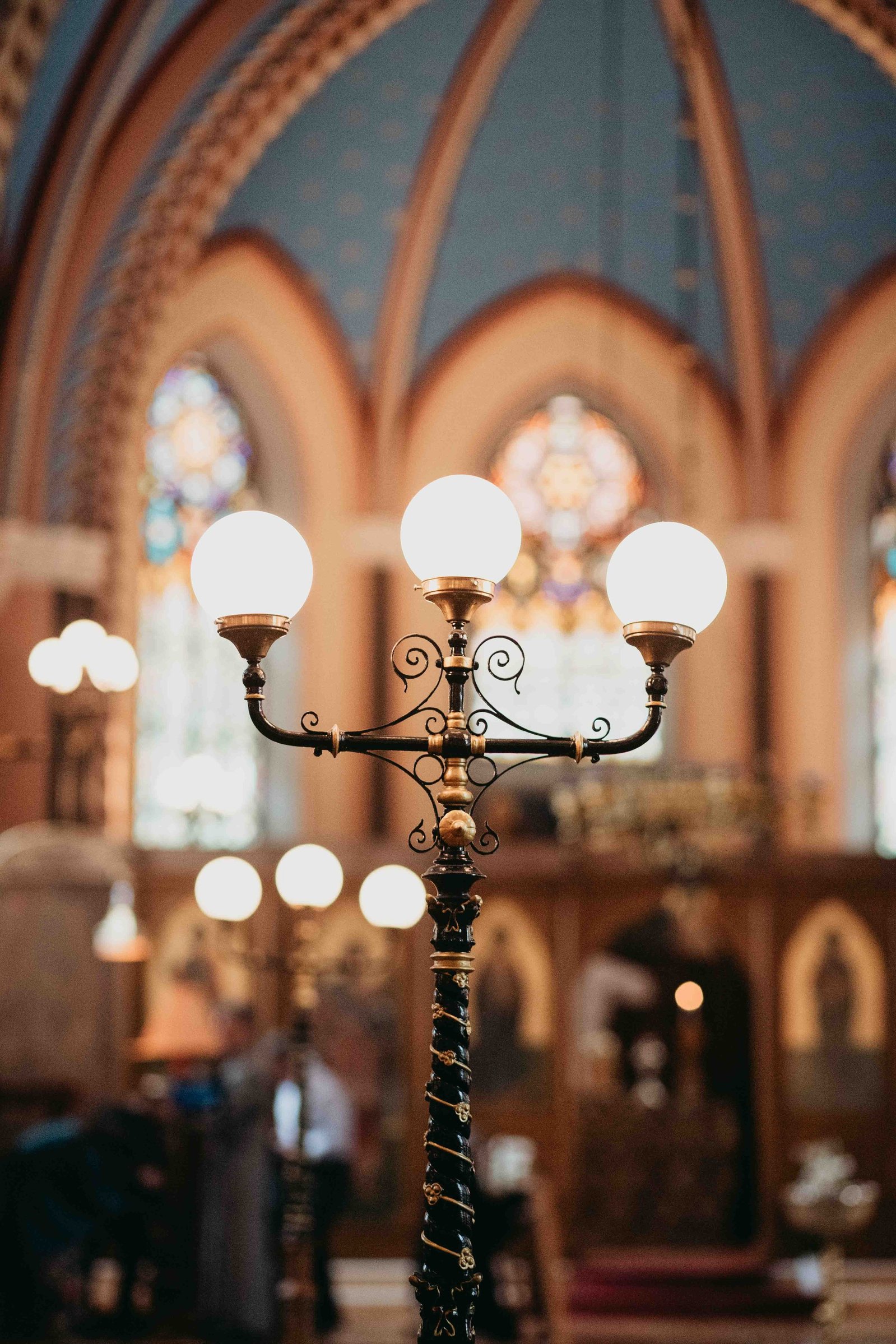 Inomhus bild av interiör - Sankt Georgios kyrka i Stockholm.