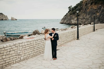 För par som vill fira bröllop eller förnya löften  i medelhavet i Grekland -välj pittoreska Parga.