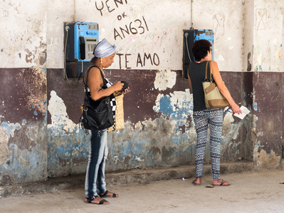 Cuba, SophieChurlaud, photographie, photography, montreal photographer, art, streetphoto, streetphotographie, te amo, cabine telephonique, public phone