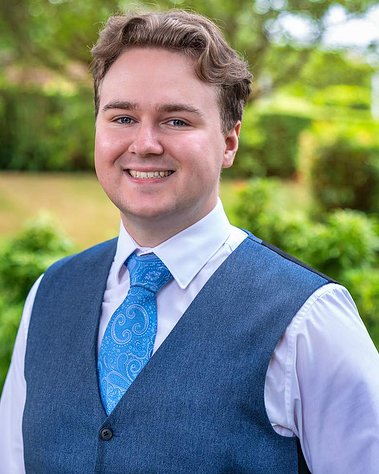 Glasgow Physiotherapist client posing for outdoor corporate headshots - Photography by Nate Cleary