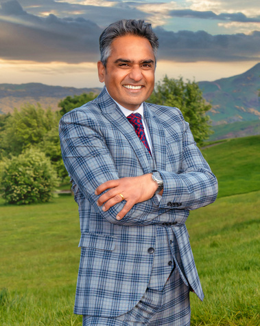 Edinburgh client posing for outdoor corporate headshot session - Photography by Nate Cleary