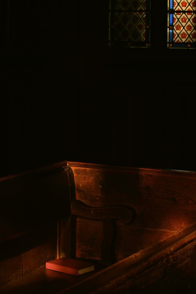 Le livre oublié Catherine Reznitchenko photography forgotten book in church