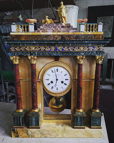 Restauration d'une pendule du surtout de Napoléon offert par Charles IV, Château de Compiègne 
