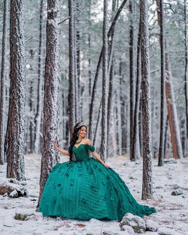 quinceañera snow photoshoot