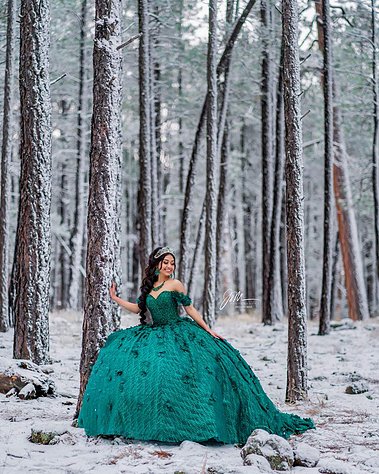 quinceañera snow photoshoot