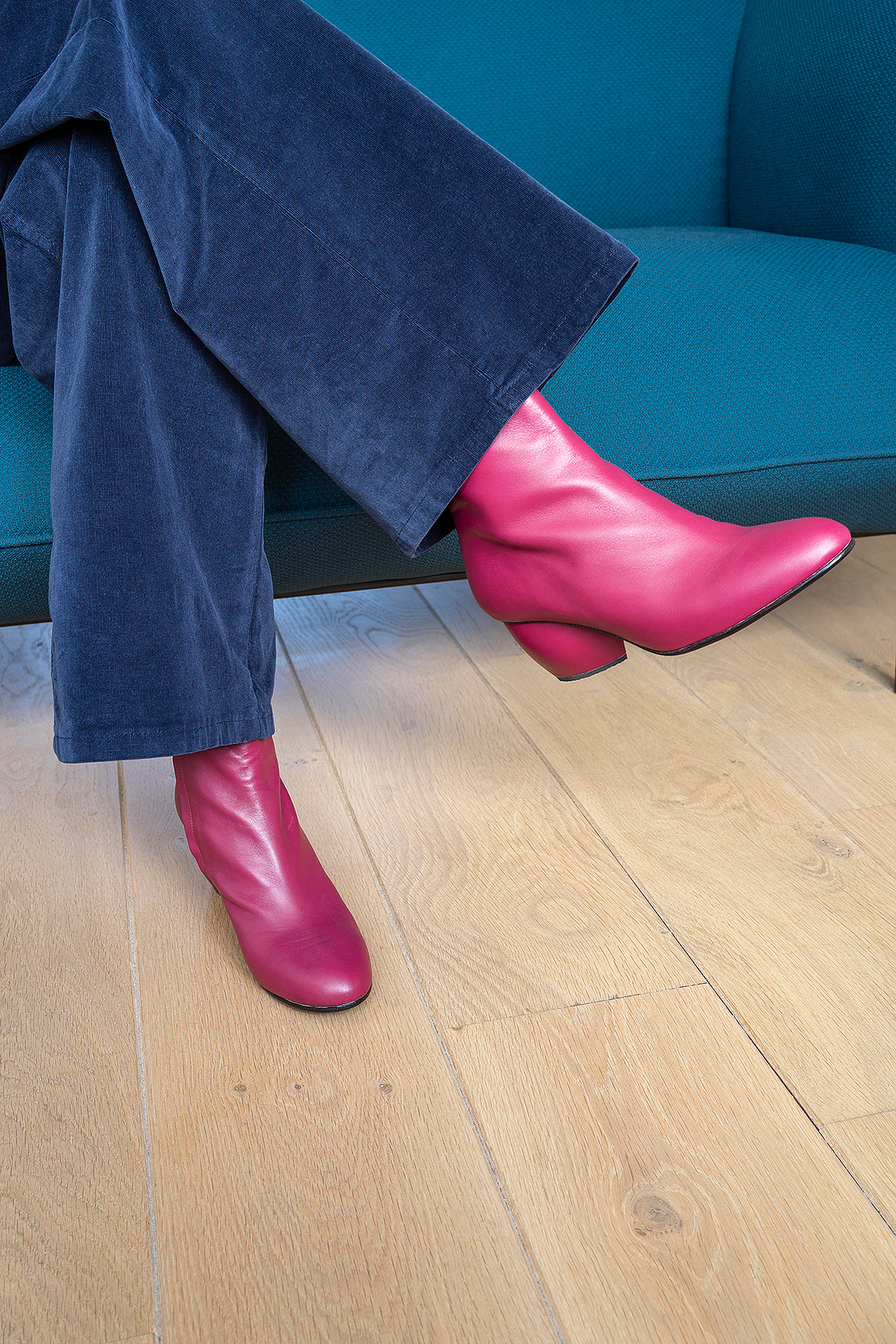Handmade shoes. Made of Italian leather. Designed and made by Annelieke van Halen. Cherry red leather ankle boots. Women's zipper boots. Women heels