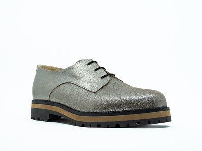 Bespoke derby shoes. Colour metallic. Chunky soles. Handmade in the Netherlands by Annelieke van Halen. Handcrafted shoes