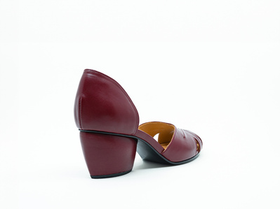 Bespoke d’orsay sandal with signature heels. Lateral side view. The shoe is made of Italian leather. Colour red garnet. Handmade in the Netherlands by Annelieke van Halen
