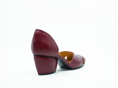 Bespoke d’orsay sandal with signature heels. Lateral side view. The shoe is made of Italian leather. Colour red garnet. Handmade in the Netherlands by Annelieke van Halen