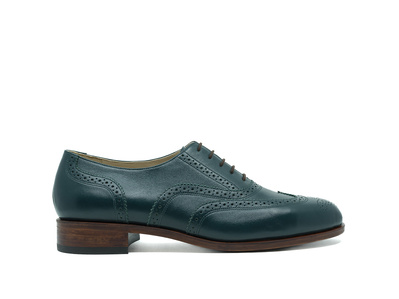 Coloured brogues, bespoke. Colour forest green. Brown leather soles.Handmade in the Netherlands by Annelieke van Halen. Handcrafted shoes