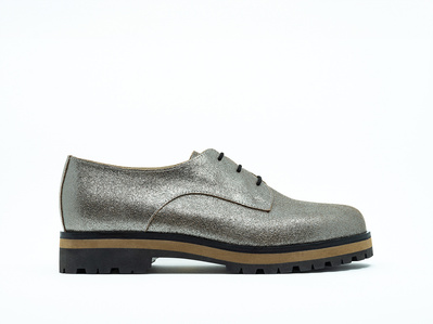 Bespoke derby shoes. Colour metallic. Chunky soles. Handmade in the Netherlands by Annelieke van Halen. Handcrafted shoes