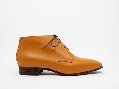 Chukka boot. Colour burnt orange. Leather soles. Handmade in the Netherlands by Annelieke van Halen. Handcrafted shoes, bespoke footwear