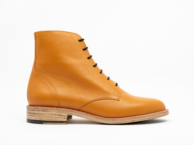 Bespoke derby boots. Colour orange. Handmade in the Netherlands by Annelieke van Halen. Handcrafted shoes