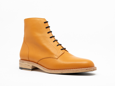 Bespoke derby boots. Colour orange. Handmade in the Netherlands by Annelieke van Halen. Handcrafted shoes