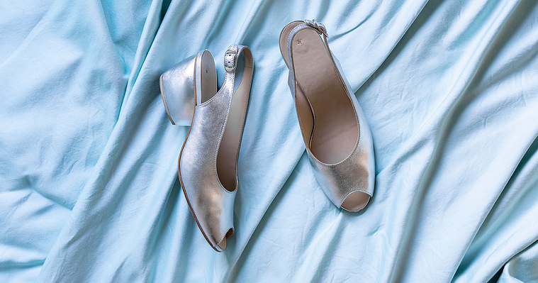 Handmade shoes. Made of Italian leather. Designed and made by Annelieke van Halen. Silver metallic leather peep toe slingbacks. Festive shoes. Party shoes. Women heels