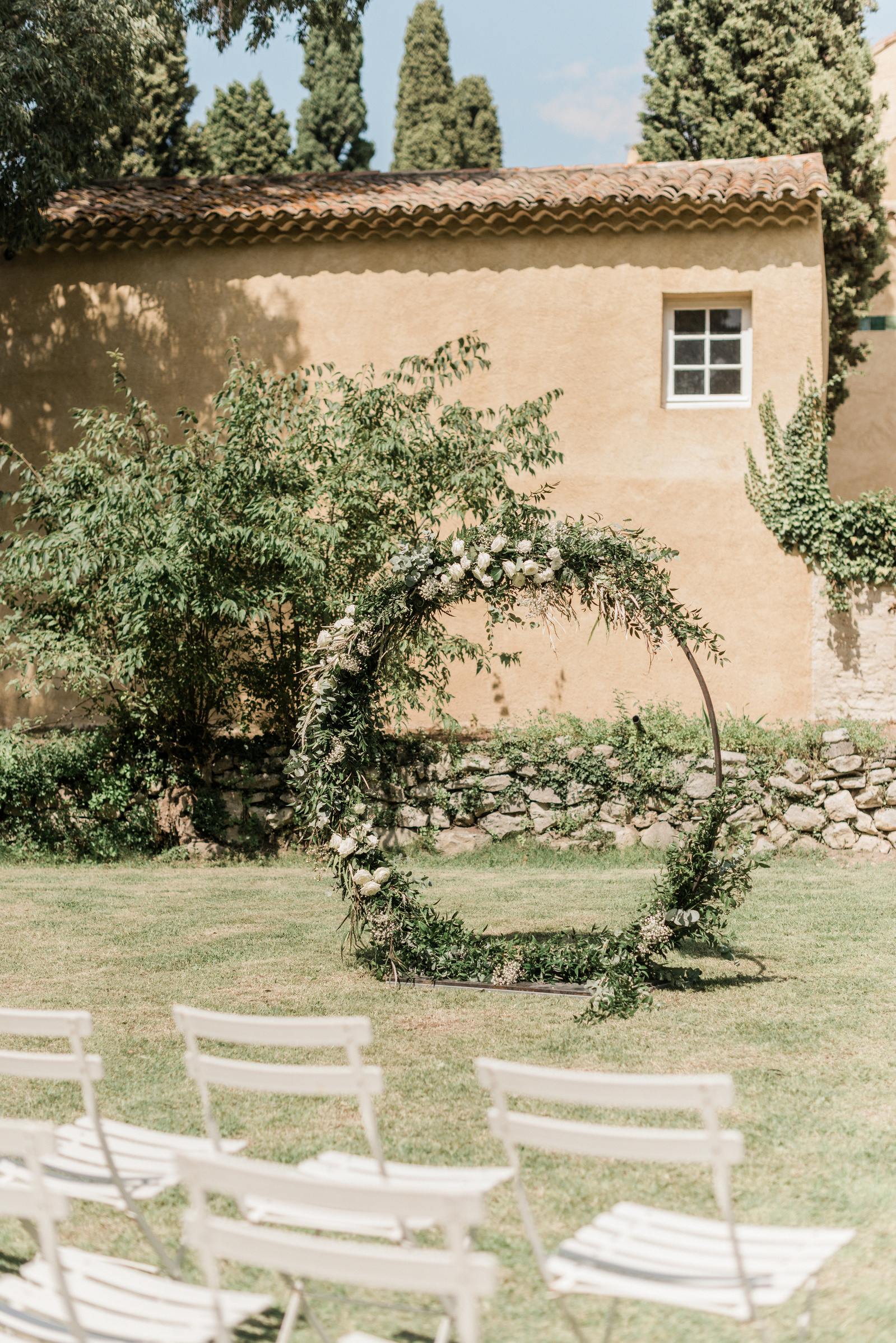 Beautiful wedding venue Chateau du Seuil in Aix en Provence, South of France. Wedding venue in the Provence. English speaking wedding photographer in Aix en Provence, Luberon and the South of France. 