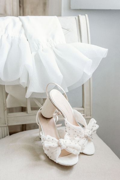 Luxury Provence wedding at Château Grand Boise, France. South of France wedding photographer. Destination wedding Photographer. Newhite wedding dress. Bridal fashion. 