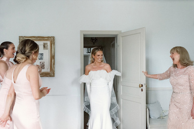 Luxury Provence wedding at Château Grand Boise, France. South of France wedding photographer. Destination wedding Photographer. Newhite wedding dress. Bridal fashion. 