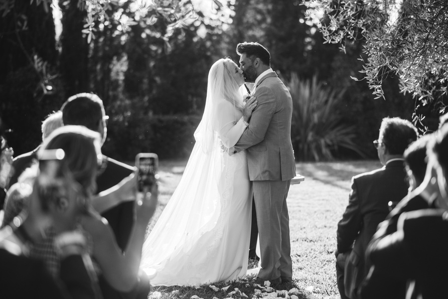 Wedding in Grasse, South of France. The Farm Provence wedding venue in the Cote d'Azur. French Riviera and Provence wedding photographer.