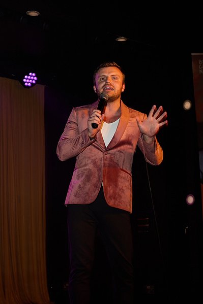 Host Lee Peart for charity fundraiser 