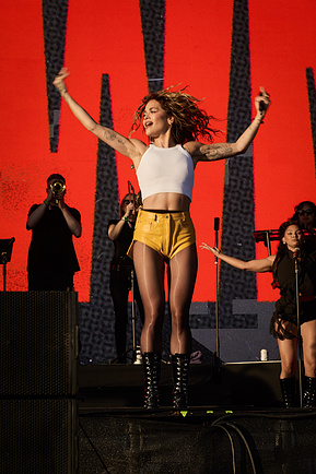 Rita Ora Live