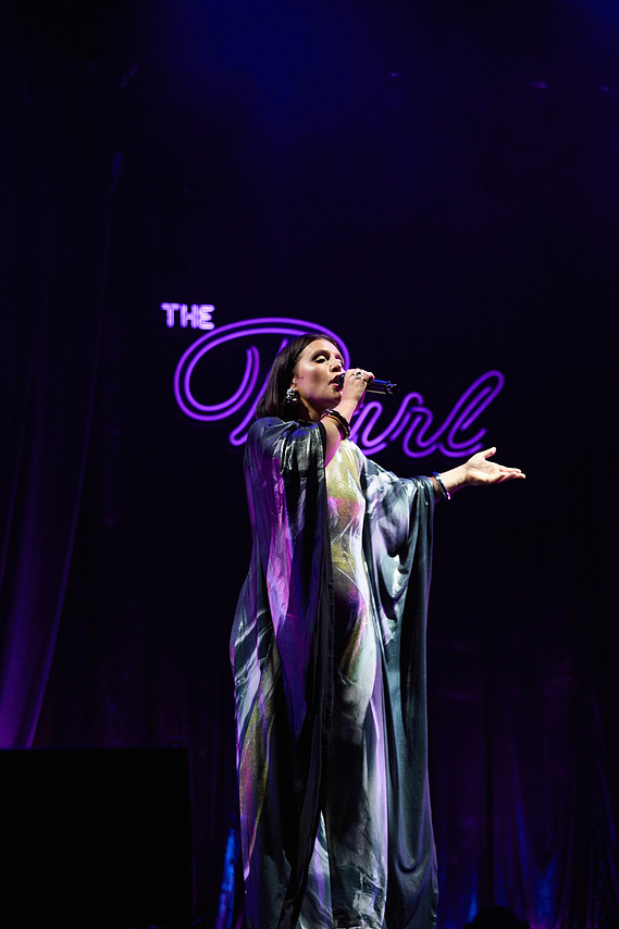 Singer Jessie ware 