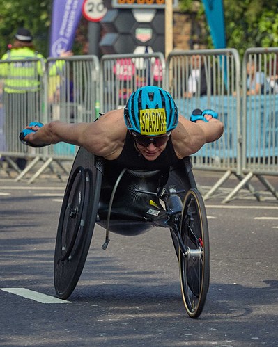wheelchair race at the London marathon 