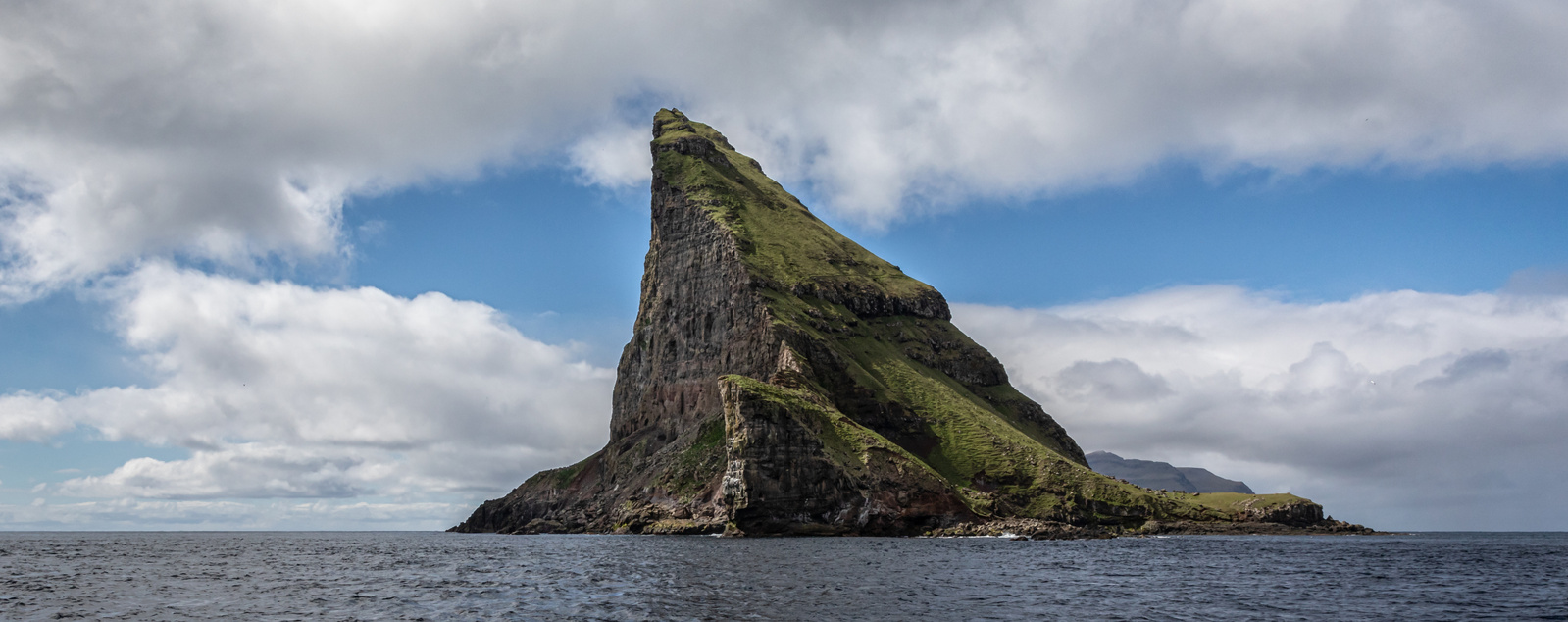 Ön Tindholmur på Färöarna / The island of Tindholmur in the Faroe Islands