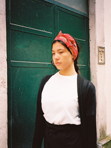 Portrait of a young Lisboa native.
Portrait d'une jeune Lisboète.