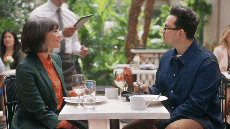 An animated video of the Citibank Custom Cash Card being used by actors Dan Levy and Rashida Jones