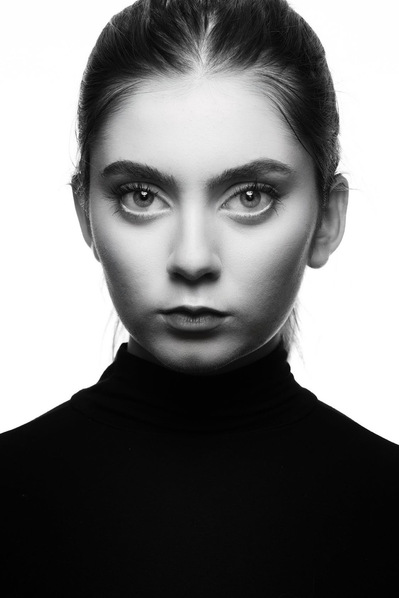 Loni-Claire Korrot Headshot