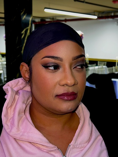 Glam look on mom for daughters sweet 16 birthday party. Soft glam, natural look. Green Dress. Green makeup look.