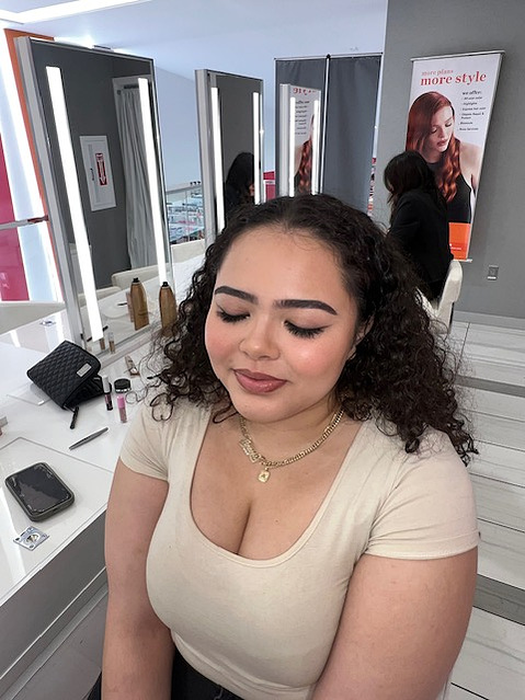 Photoshoot makeup. Brand makeup. Natural photoshoot makeup. Natural makeup look. Soft glam no eyeshadow look. Skin base and foundation. no makeup, makeup look.
