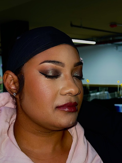 Glam look on mom for daughters sweet 16 birthday party. Soft glam, natural look. Green Dress. Green makeup look.