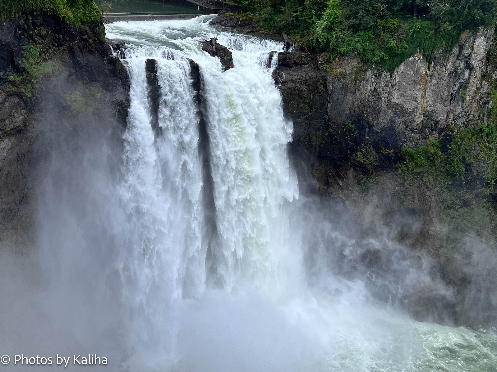 Explore the awe-inspiring beauty of Snoqualmie Falls through this captivating photo. Witness the majestic cascade of nature's power in Washington's scenic wonderland. #SnoqualmieFalls #NaturePhotography