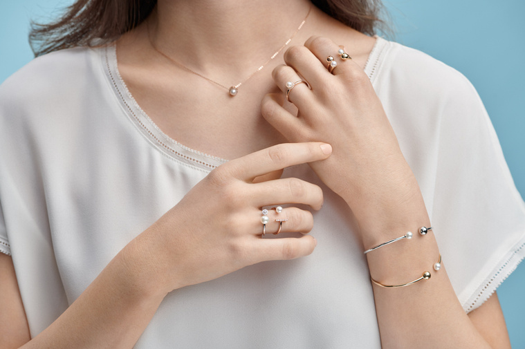 Video and photo studio based in Montreal jewellery photographer