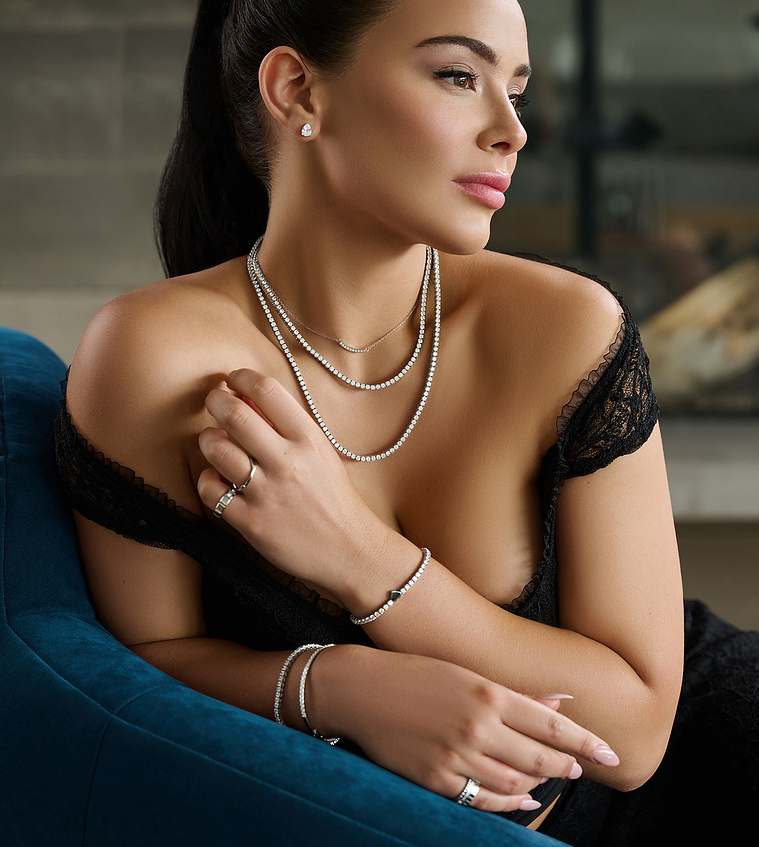 Life style jewelry photographer and videographer in Montreal 
