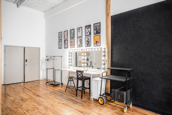 Multifunctional studio rental for photo and video production 