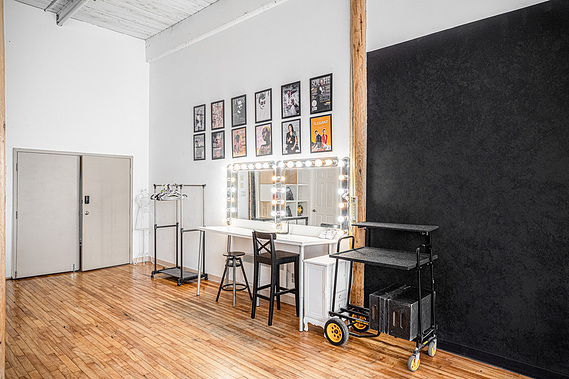 Multifunctional studio rental for photo and video production 
