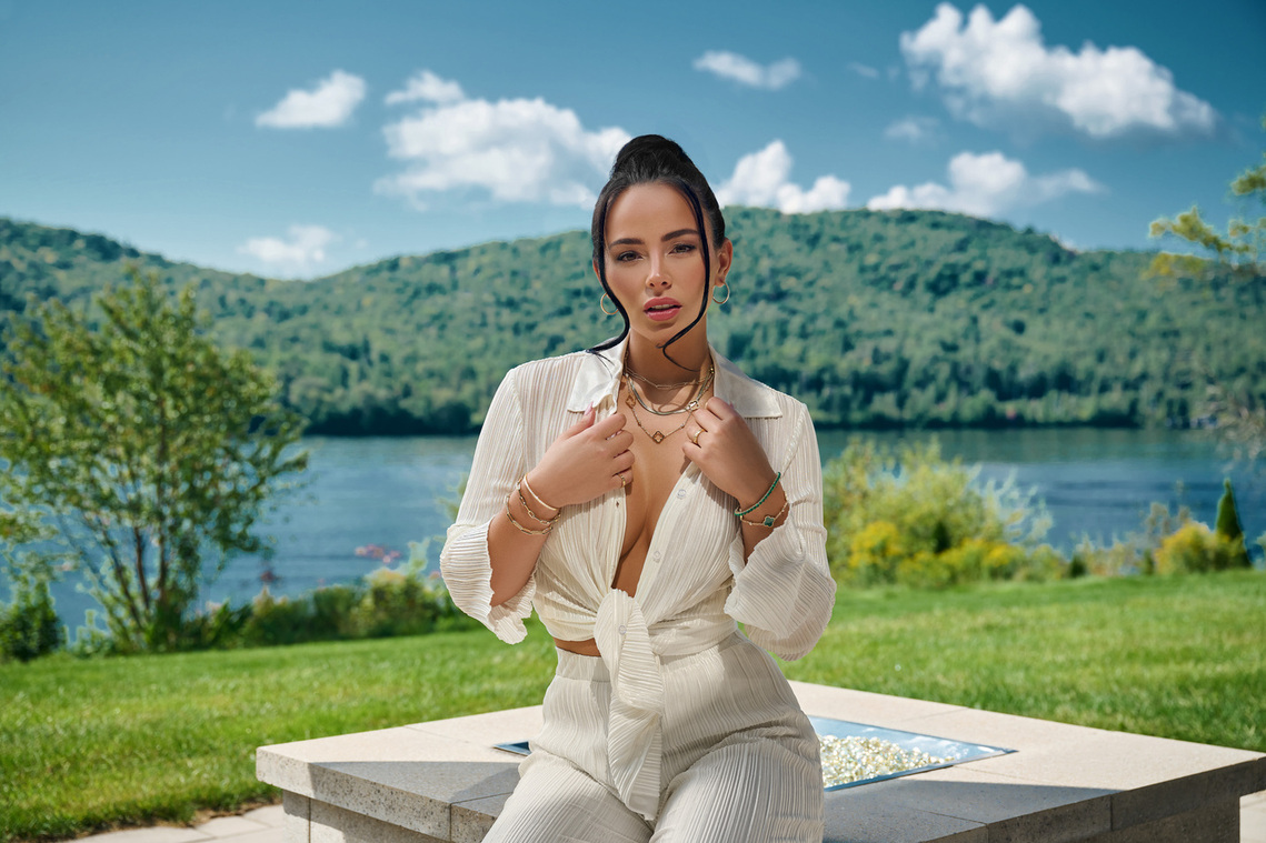 Fashion Jewelry photographer based in Montreal 