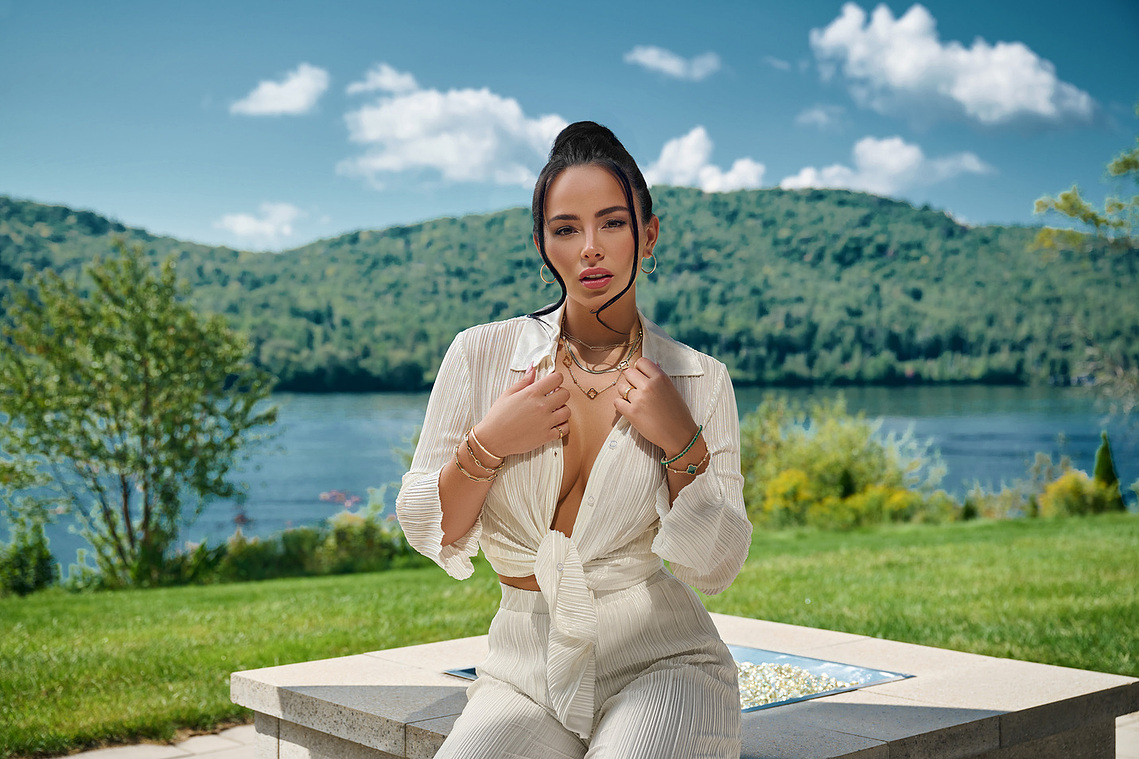Fashion Jewelry photographer based in Montreal 